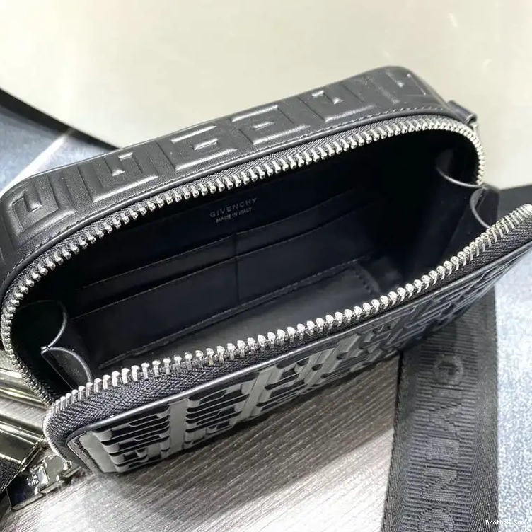 Brother Sam Yupoo Bag 2209SW0077 Givenchy 0408